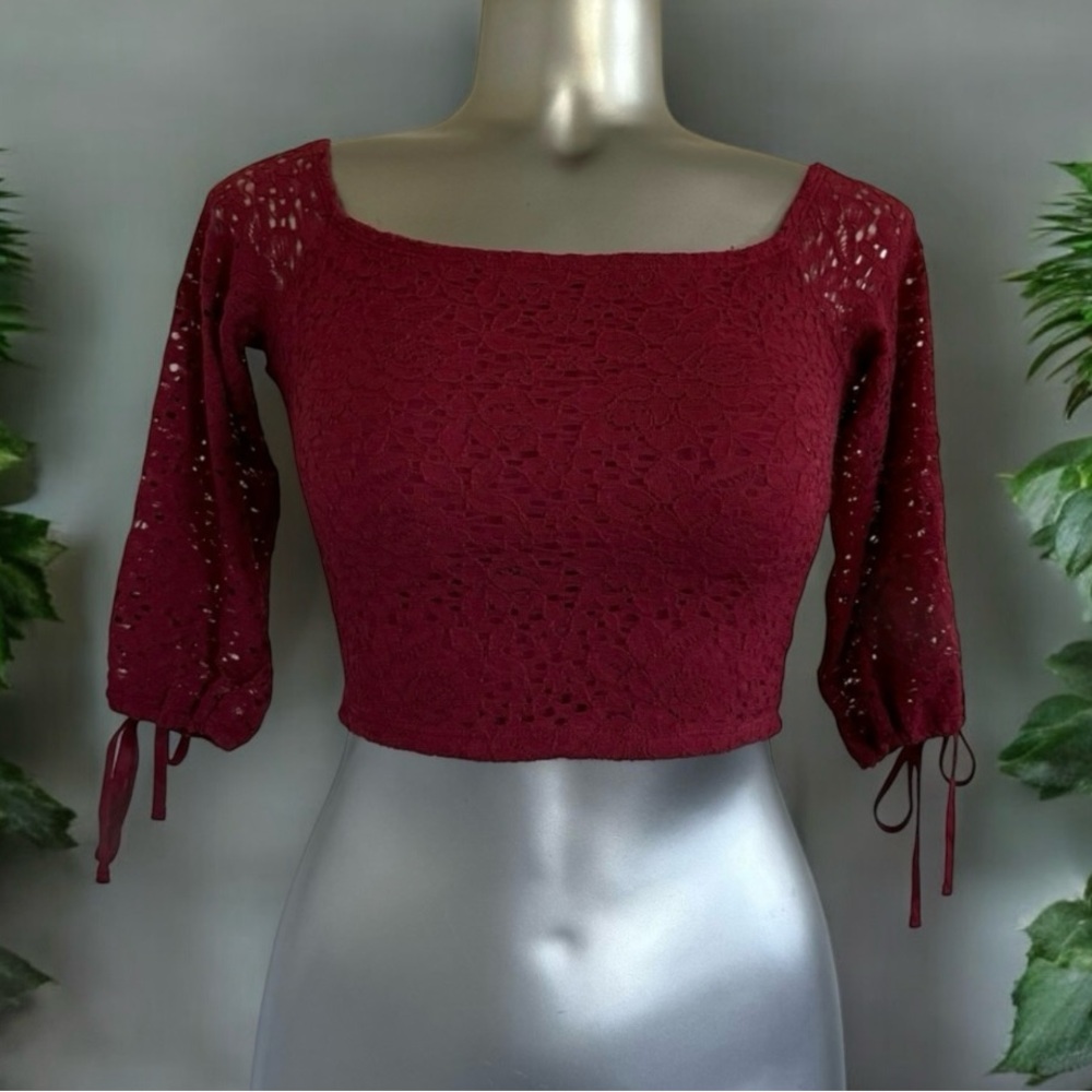 Free 💟Hollister Crop Top